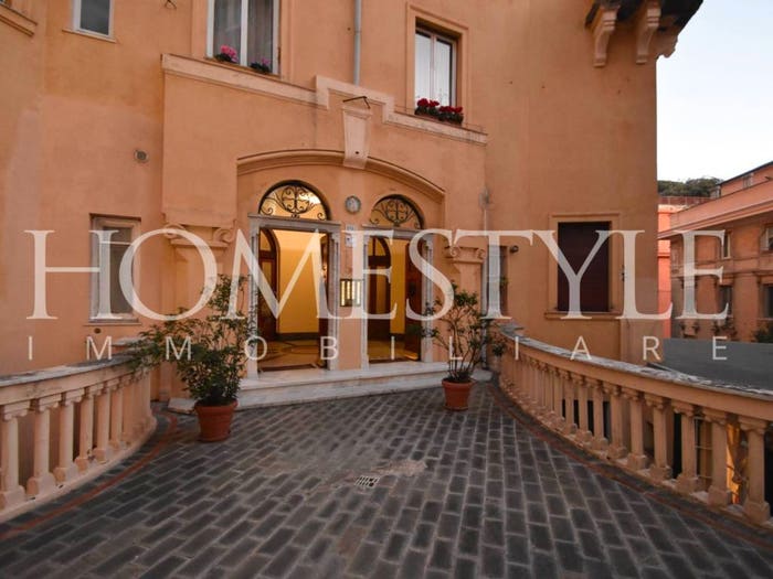 Appartamento con 5 locali in vendita in Salita Inferiore di Sant'Anna, Centro Città, Genova
