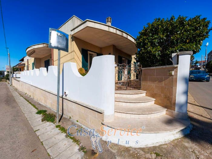 Casa con 6 locali in vendita in Via Supersano, Casarano