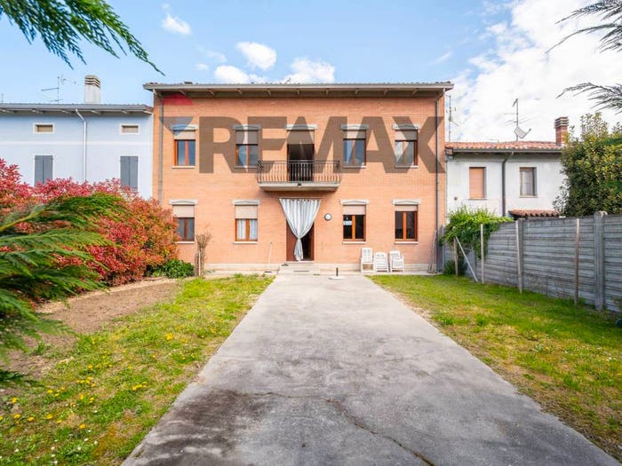 Casa con 6 locali in vendita in Frattini, Correggioverde, Dosolo