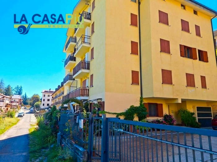 Appartamento quadrilocale in vendita in Via dei Bucaneve, Camigliatello Silano, Spezzano della Sila