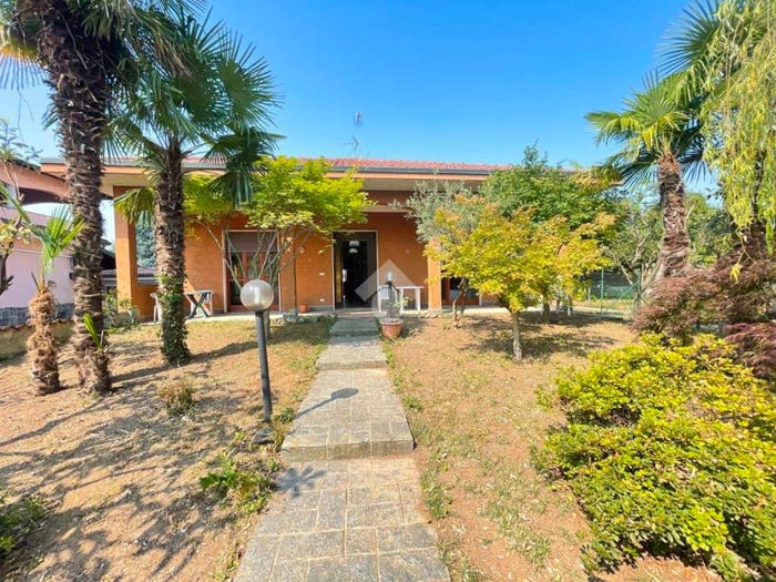 Casa quadrilocale in vendita in Via Carlo Cattaneo, Centro, Arconate