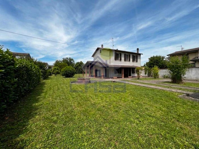 Casa con 6 locali in vendita in via fabbri, Centro, Tornata