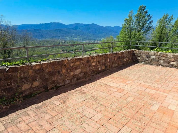 Casa con 6 locali in vendita in Bagnone