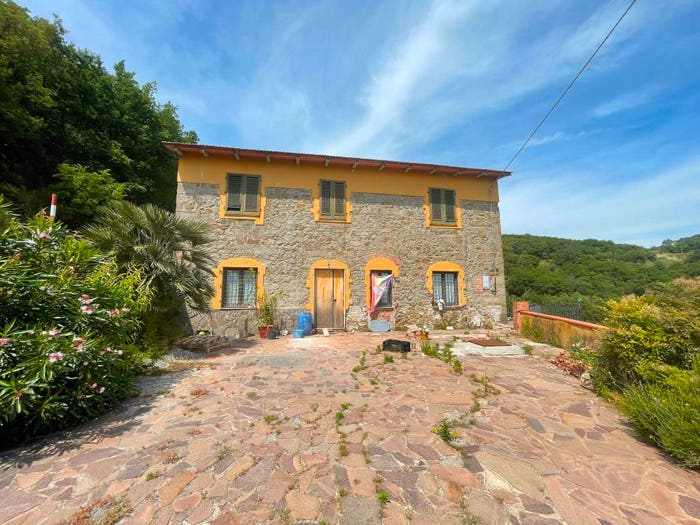 Casa con 6 locali in vendita in Via Crocina, Larciano