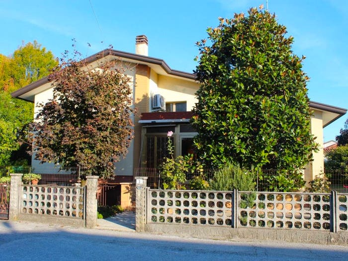 Casa con 6 locali in vendita in Via Trento, Centro, Porcia