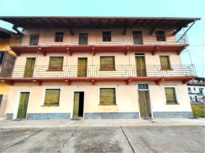 Casa con 5 locali in vendita in Via Momo, Centro, Oleggio