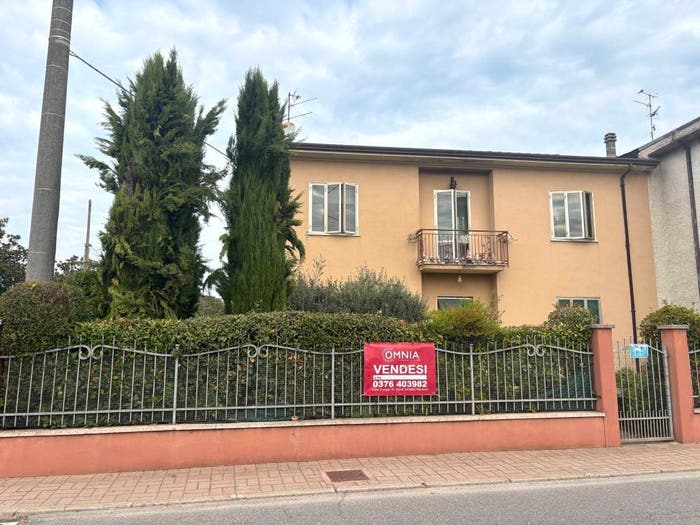 Casa con 6 locali in vendita in Via Guglielmo Marconi, Malavicina, Roverbella