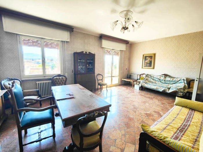 Appartamento con 5 locali in vendita in Via Ammiraglio Burzagli, Città, Montevarchi