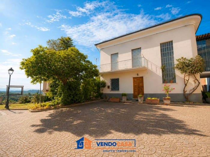Casa quadrilocale in vendita in Viale dei Partigiani, Nizza Monferrato