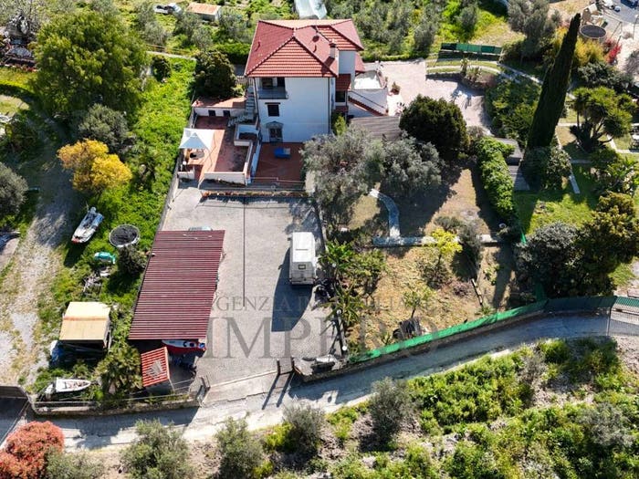 Casa con 6 locali in vendita in Via Alba, Due Strade, Bordighera
