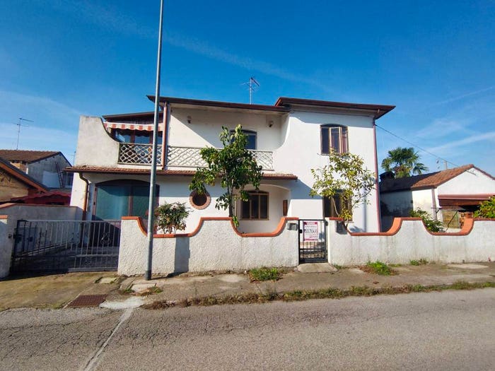Casa con 6 locali in vendita in Centro, Goro