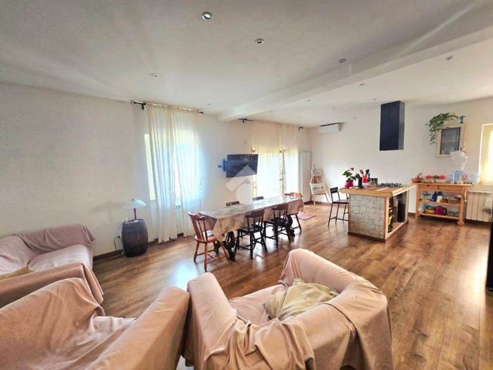 Casa con 6 locali in vendita in VIA SAN VALENTINO, Filacciano