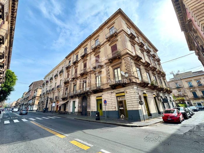 Appartamento con 6 locali in vendita in Via Etnea, Borgo, Catania