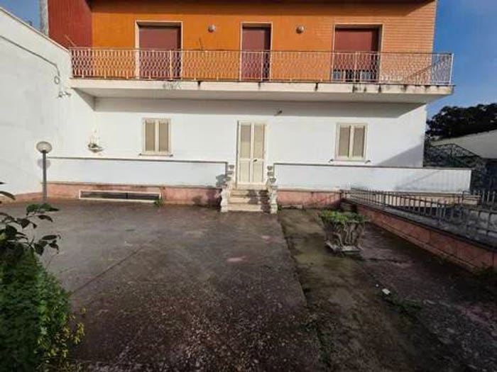Appartamento con 6 locali in vendita in Via Vittorio Alfieri, Centro, Carmiano