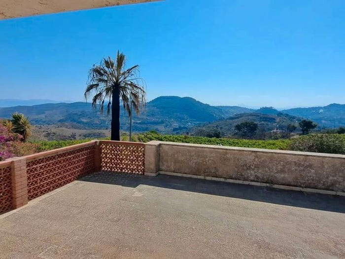 Casa con 6 locali in vendita in Contrada Scorciagatto No Number, CalatafimiSegesta