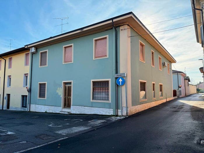 Casa con 6 locali in vendita in Via Arnaldo da Brescia, Centro, Calcinato