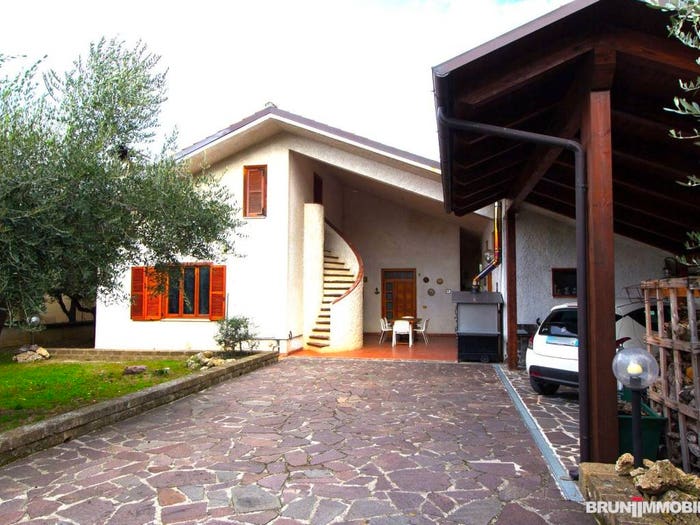 Casa con 6 locali in vendita in Via Cesare De Titta, Poggiofiorito