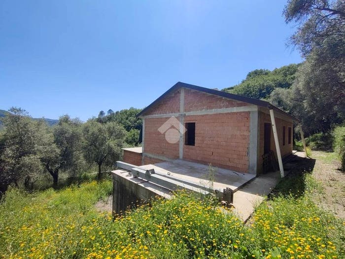 Appartamento quadrilocale in vendita in Via Olivella Caminata, Centro, Casarza Ligure