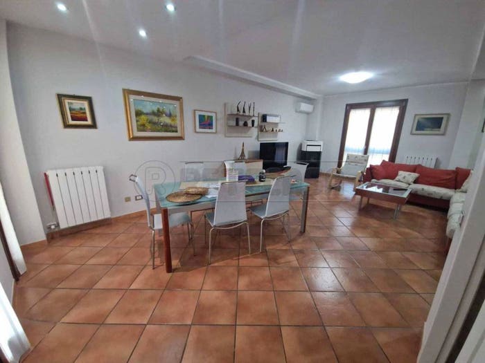 Casa con 5 locali in vendita in Via Ugo Fornasari, Centro, Castelvetro Piacentino