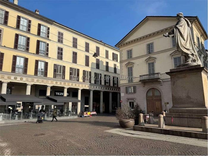 Appartamento trilocale in vendita in Via Fratelli Rosselli, Centro Storico, Novara