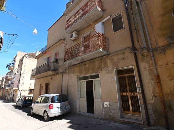 Casa con 6 locali in vendita in Via Varsallona, Centro, Caltagirone