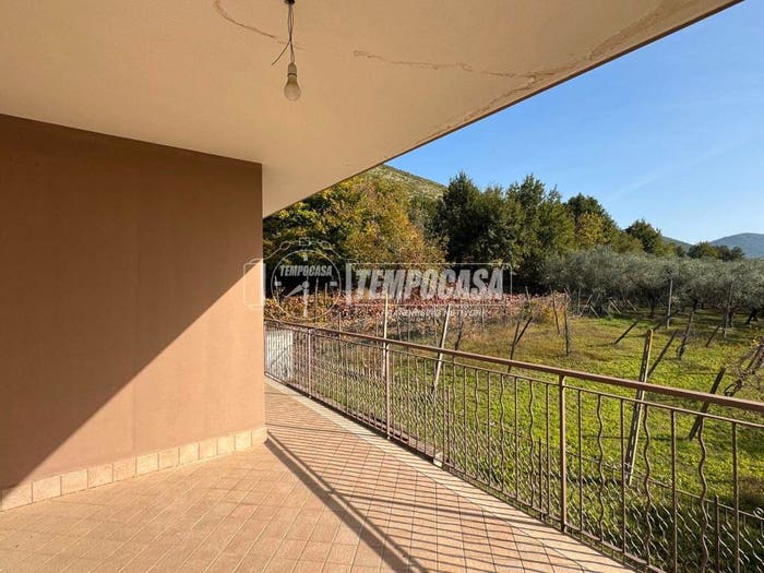 Appartamento con 6 locali in vendita in Via Roma, Camigliano