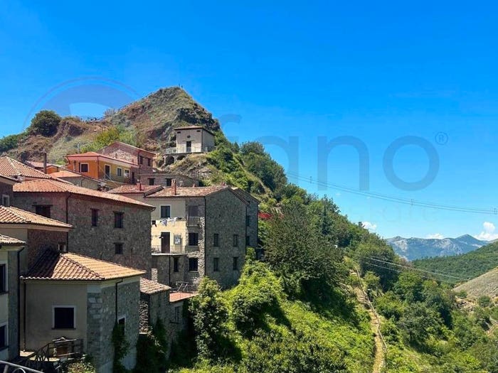 Casa con 6 locali in vendita in Via Casale, Sasso di Castalda