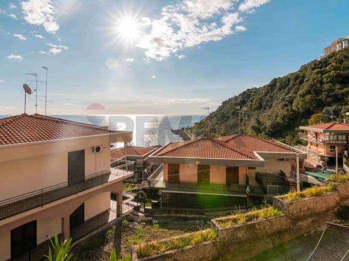 Appartamento con 5 locali in vendita in Via Floristella, Pozzillo Stazzo Santa Tecla, Acireale