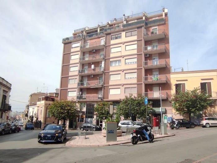Appartamento con 5 locali in vendita in Piazza Ruggiero Settimo, Centro Storico, Andria