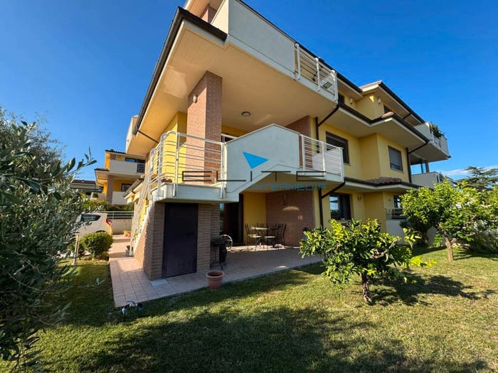 Casa con 6 locali in vendita in Strada Dei Fiori, San Martino Bassa, Città Sant'Angelo