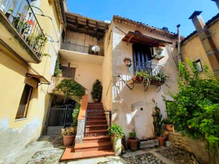Appartamento quadrilocale in vendita in Via XX Settembre, Centro, Carolei