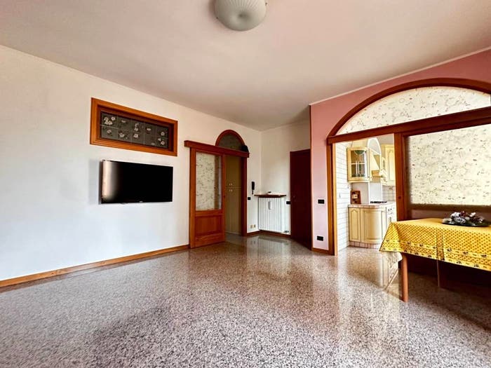 Appartamento quadrilocale in vendita in Via per Molteno, Oggiono