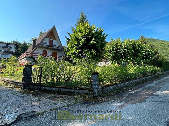 Casa con 6 locali in vendita in Via San Rocco, Riolunato