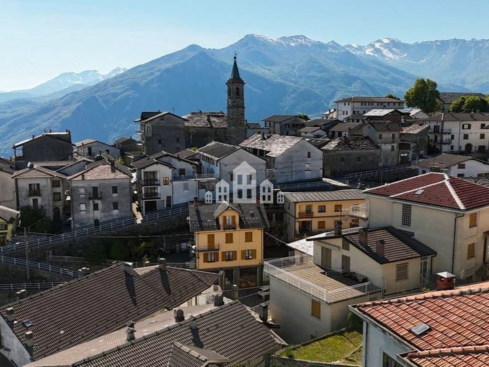 Appartamento quadrilocale in vendita in Via delle Alpi, Andrate