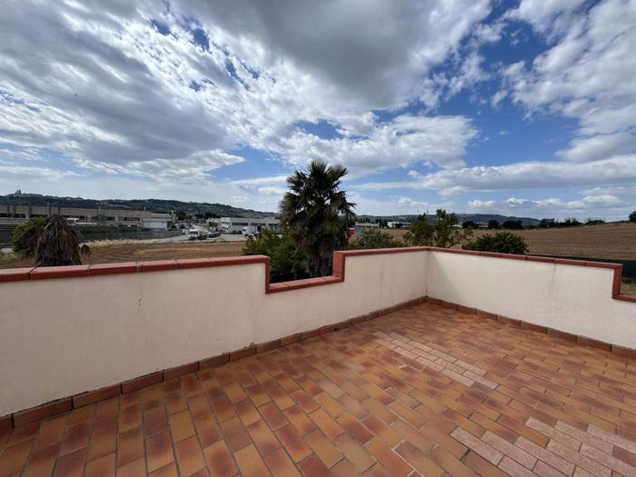 Casa con 6 locali in vendita in VIA DELLE FISARMONICHE, Castelfidardo