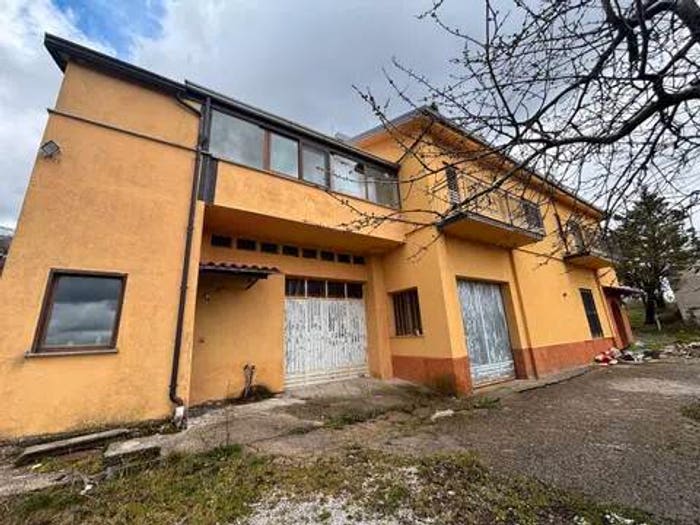 Casa con 6 locali in vendita in Strada Provinciale Lagonegrese No Number, Lagonegro