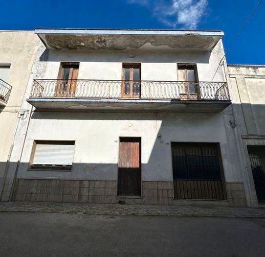 Casa con 6 locali in vendita in Via G Marconi, Muro Leccese