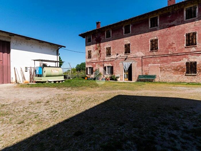 Casa con 6 locali in vendita in Via Carpi Ravarino, Due Madonne, Soliera