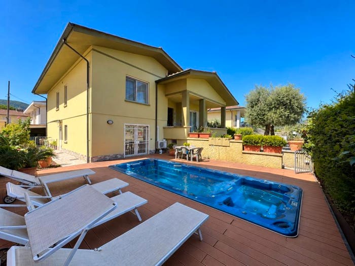 Casa con 6 locali in vendita in Via Sant'Angelo, Sant'Angelo, Lucca