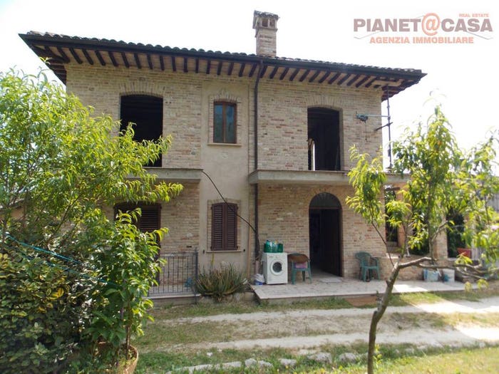 Casa con 6 locali in vendita in Contrada Cabbiano, Castel di Lama
