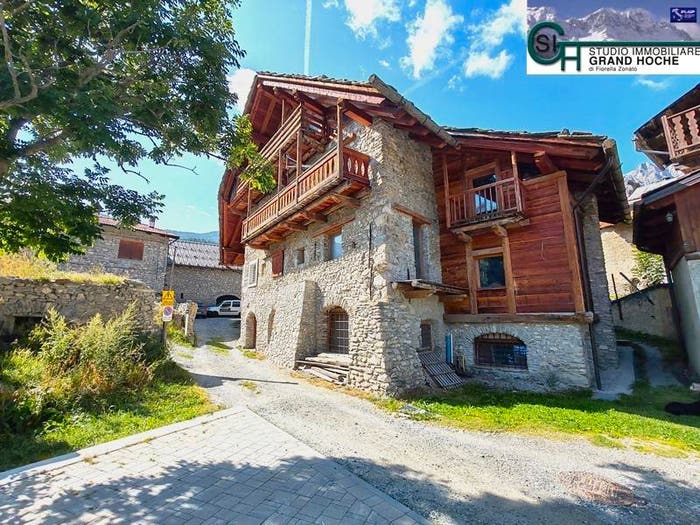 Appartamento trilocale in vendita in Borgata Chateau, Oulx