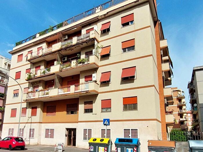 Appartamento trilocale in vendita in Via Giulio Aristide Sartorio, Ardeatino Montagnola, Roma