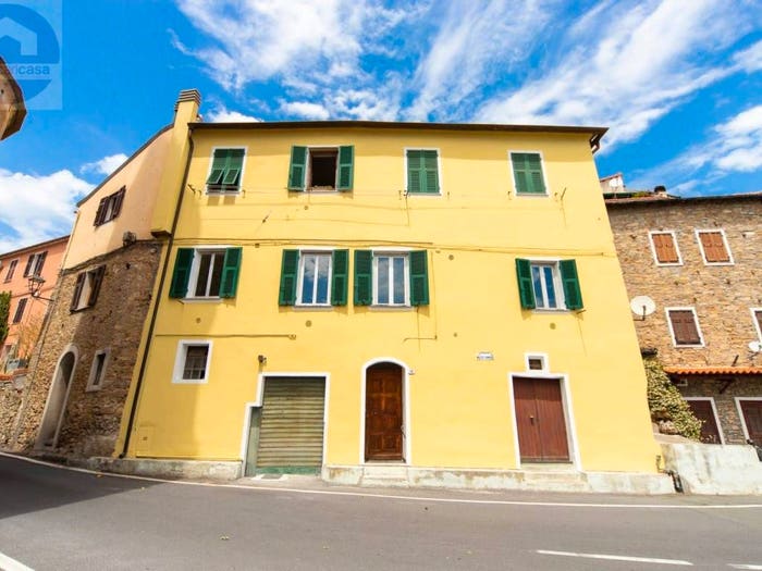 Appartamento trilocale in vendita in Piazza Milite Ignoto, Centro, Cipressa