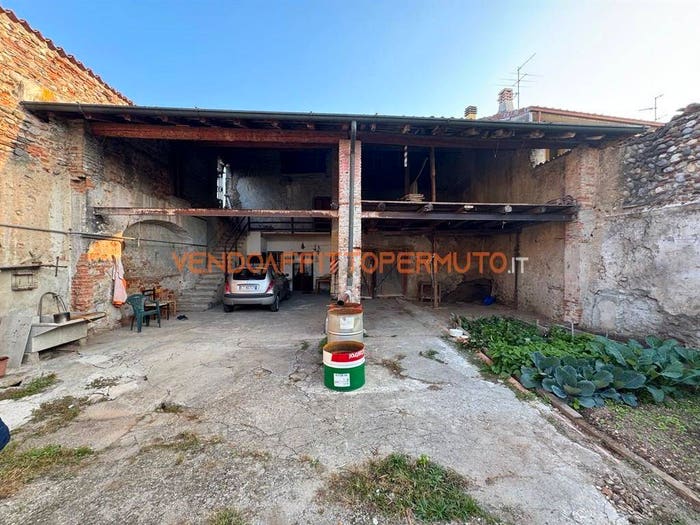 Casa con 6 locali in vendita in VIA VAVASSORI, Cividate al Piano