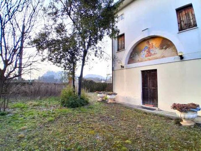 Casa con 6 locali in vendita in Vicolo Castion, Centro, Rossano Veneto