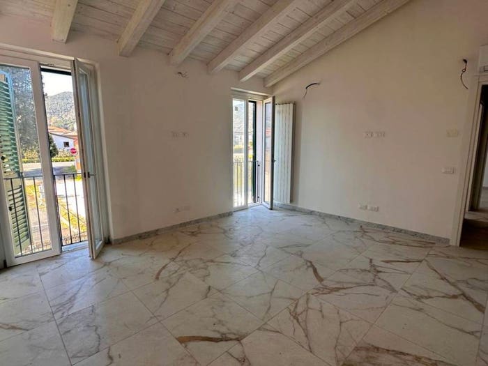 Casa quadrilocale in vendita in Via Litoranea, Ameglia