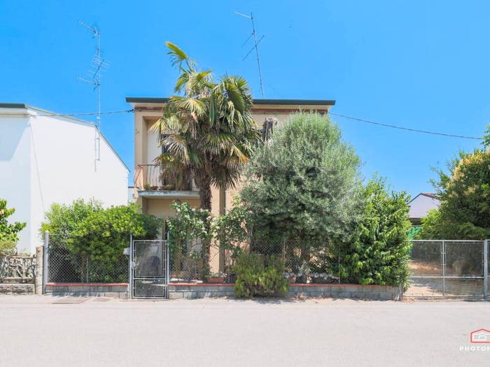 Casa con 6 locali in vendita in Via Trieste, Lugo
