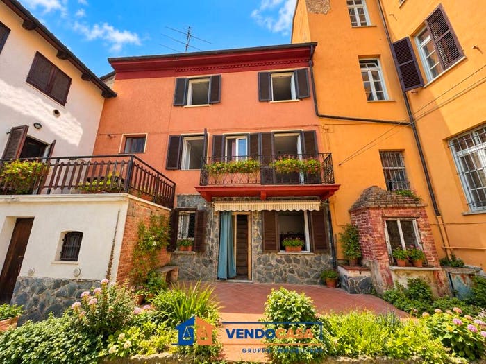 Casa quadrilocale in vendita in Piazza Novembre, Castelletto Molina