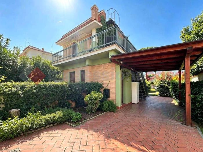 Casa quadrilocale in vendita in LIDO DI VENERE, Litoranea Terracina San Felice, Terracina