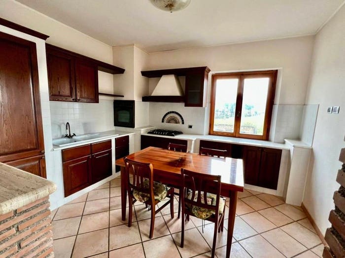 Casa con 6 locali in vendita in Vocabolo Lucignano, Orte